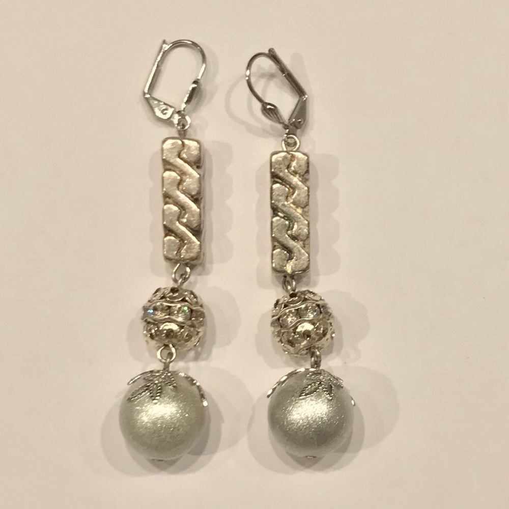 Silver handmade earring with rhinestones